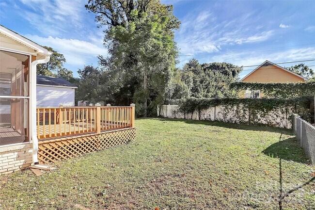 Building Photo - 2016 Brewton Dr