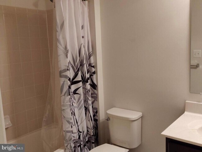 Building Photo - 42891 Edgegrove Heights Terrace