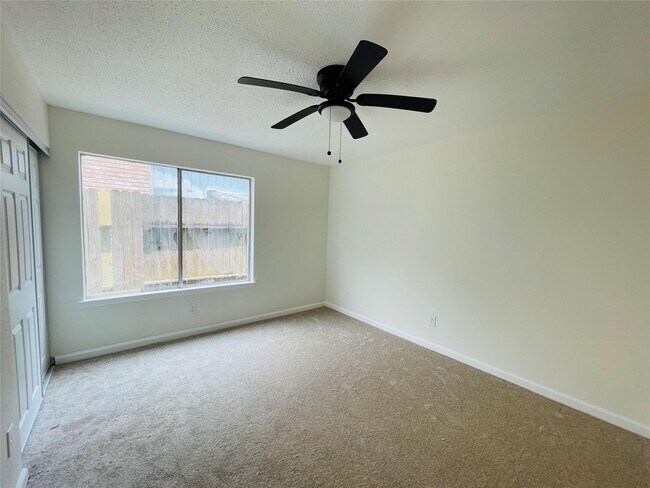 Building Photo - 10435 Huntington Estates Dr