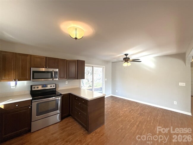 Building Photo - 1601 Starbrook Dr