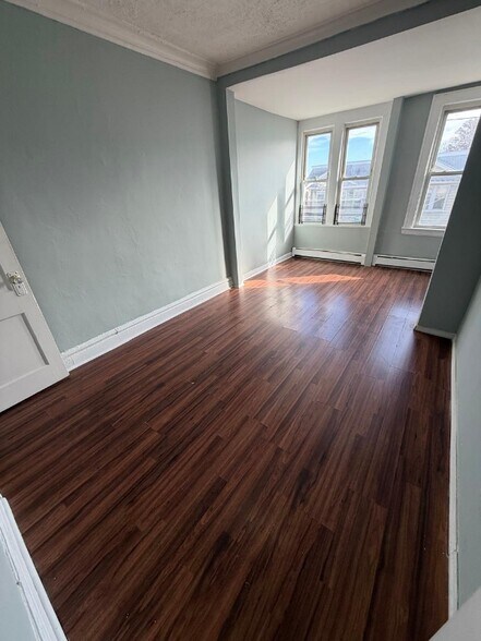 Building Photo - 137 Goodwin Ave