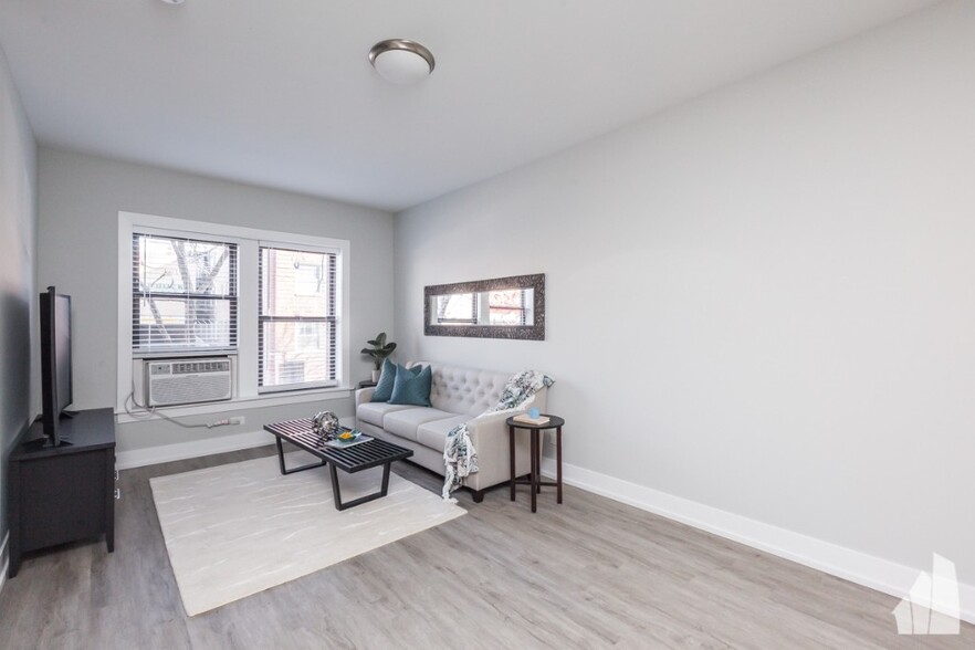 Primary Photo - 711 W Brompton Ave