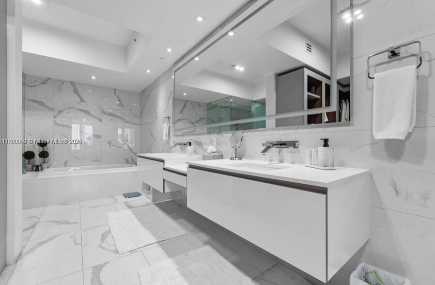 Building Photo - 5000 Island Estates Dr