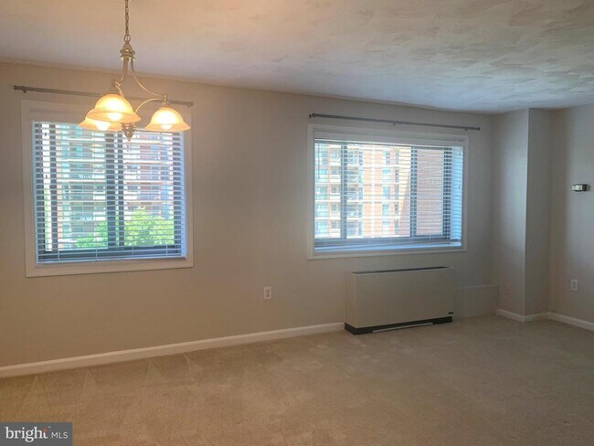 Building Photo - 1200 S Arlington Ridge Rd