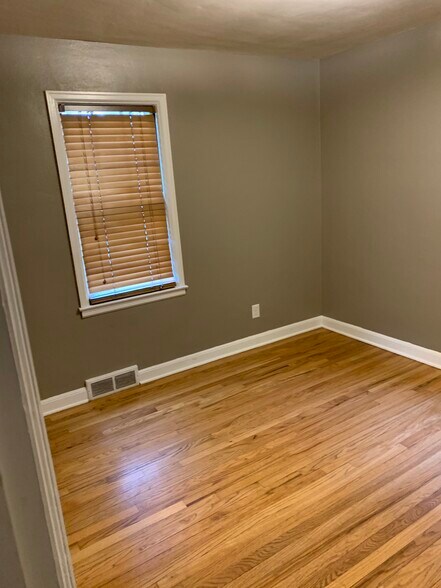 Main Floor Bedroom - 2902 Wood Street