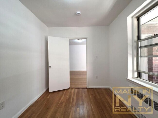 Building Photo - 3 bedroom in KEW GARDENS NY 11415