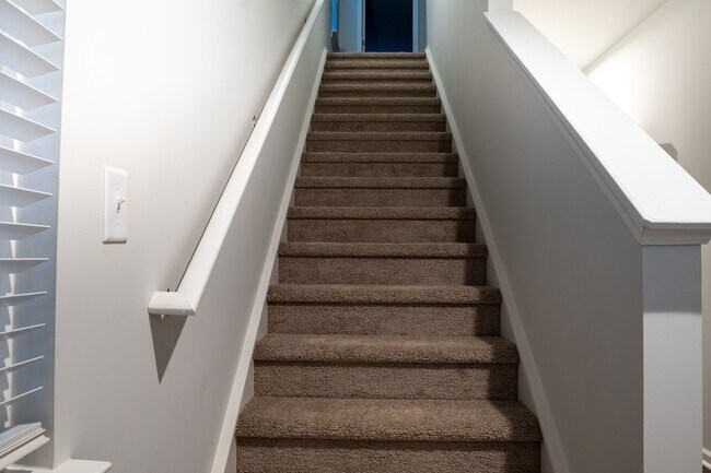 Building Photo - 133 Gervais Cir