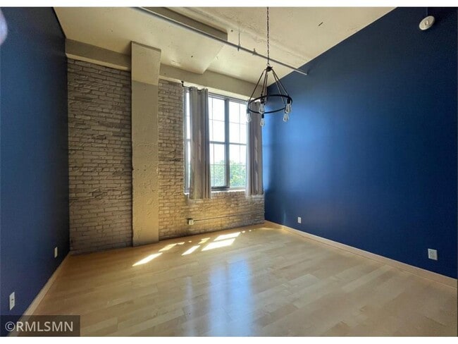 Building Photo - 1901 E Hennepin Ave