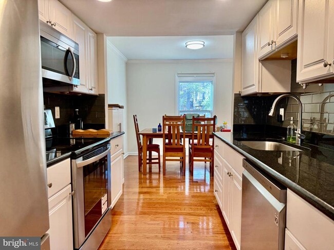 Building Photo - 6291 Kerrydale Dr