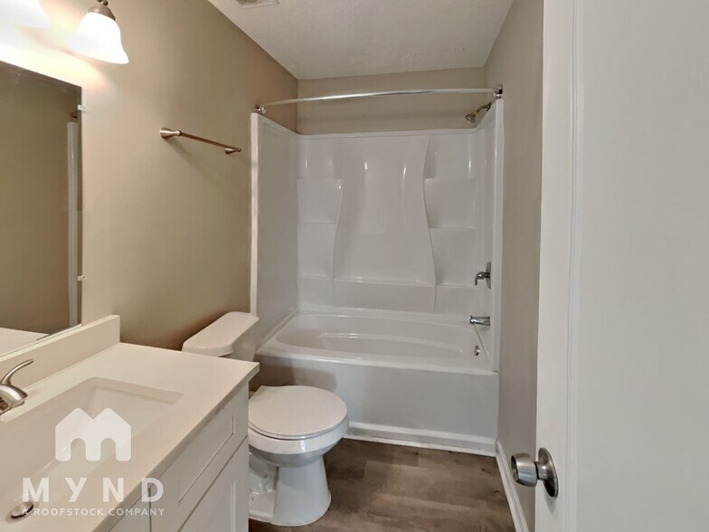 Building Photo - 17 Richmond Dr