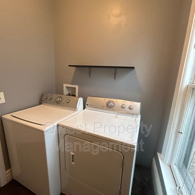 Building Photo - 537 Eastern Ave NE