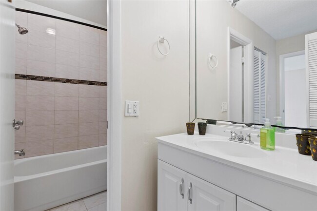 Building Photo - 2516 SW 74th Terrace