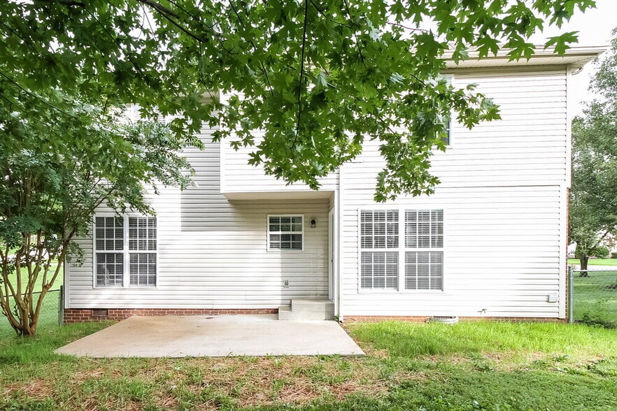 Building Photo - 131 Braxton Ln E