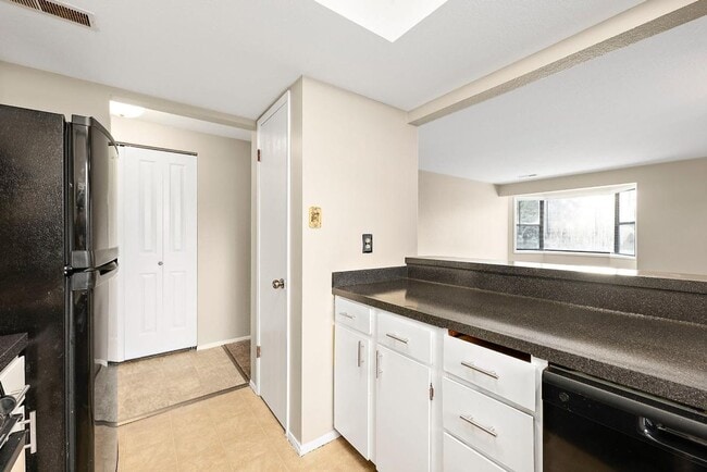 Building Photo - Light & Airy 2-Bedroom Tumwater Apartment with Pool, Covered Parking & Full-Size W/D