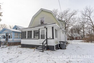 Building Photo - 1125 Marmion-
