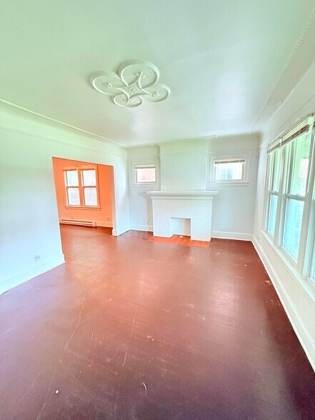 Building Photo - 12032 Santa Rosa Dr