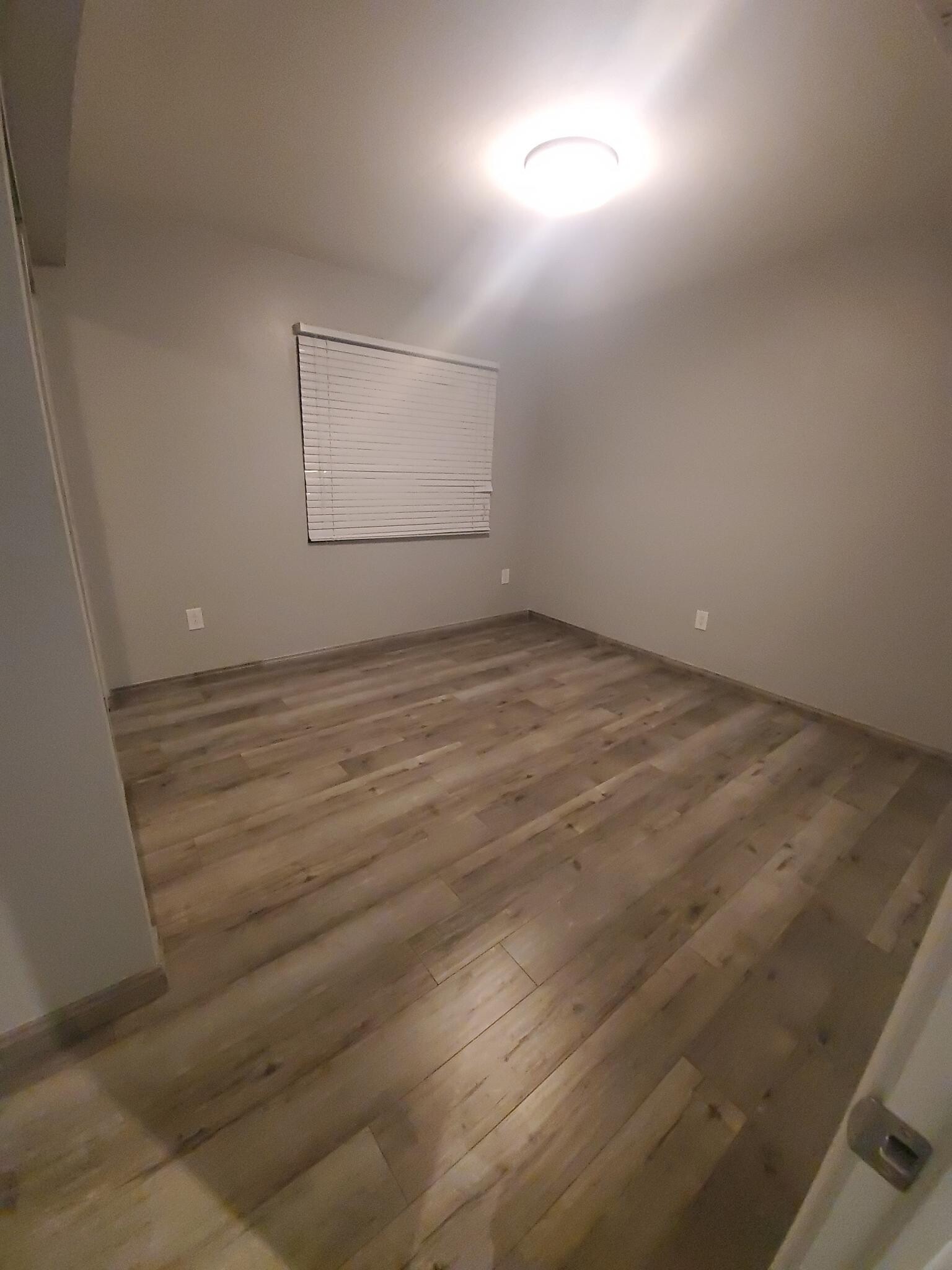 Building Photo - 511 E Roeser Rd