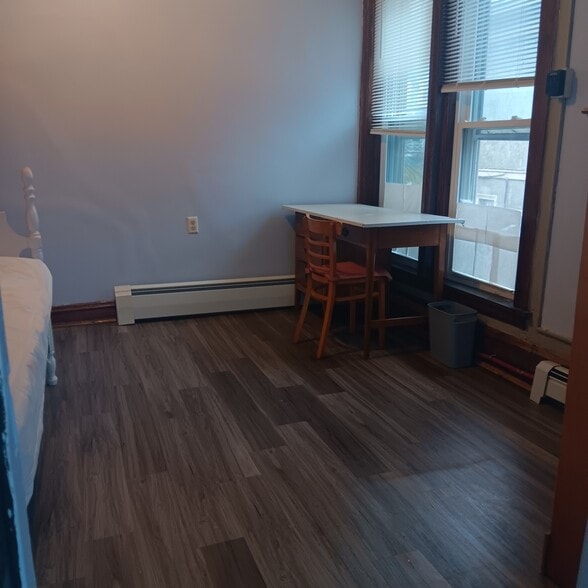 Apt 3 - upstairs back BR - 523 E State St
