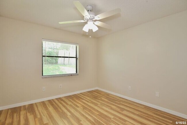 Building Photo - Cozy 3/2 Split Floorplan Home with a Spaci...