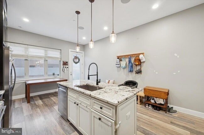 Building Photo - 1942 Tasker St