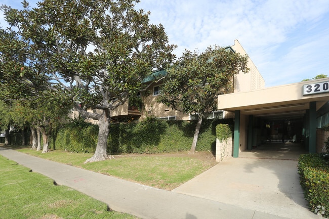 Building Photo - Queensland Manor North