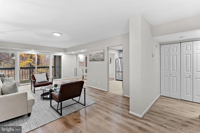 Building Photo - 11808 Breton Ct