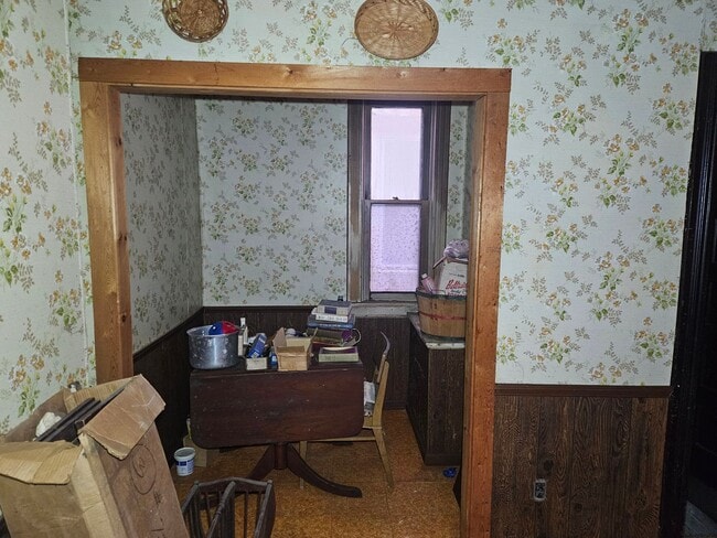 Building Photo - 2424 Broadway St