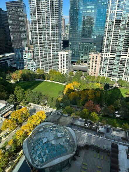 Building Photo - 400 E Randolph St