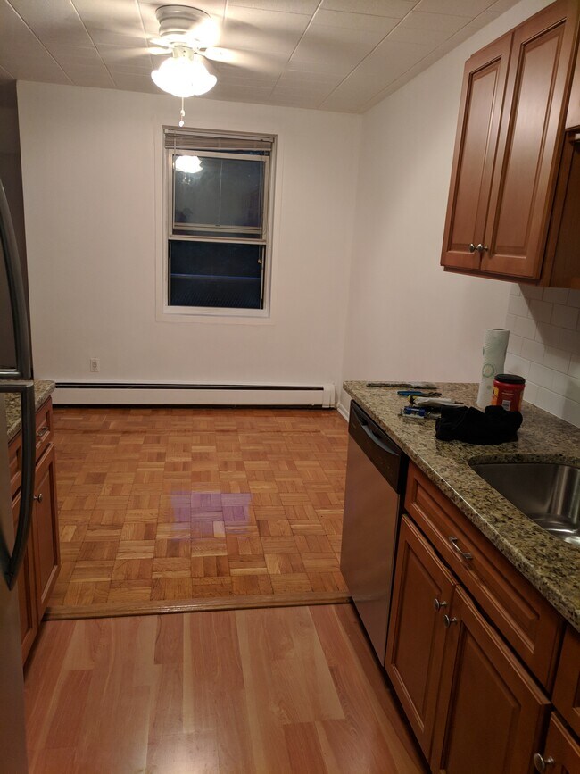 Primary Photo - 510 Midland Ave