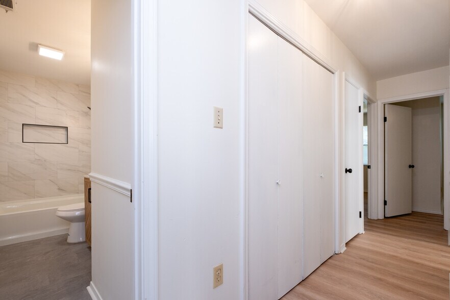 Building Photo - 55 Oak Forest Loop