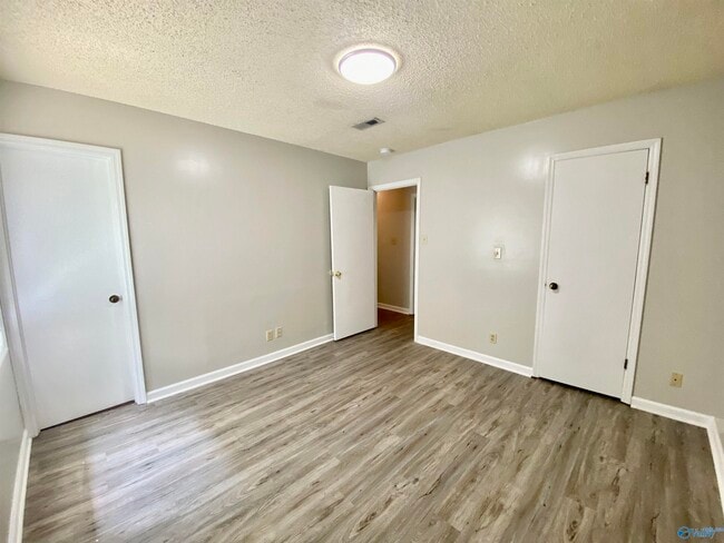 Building Photo - 14003 SW Wyandotte Dr