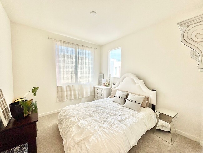 Building Photo - 1105 Canal St