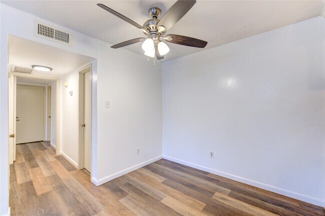 Building Photo - 6200 W Tidwell Rd