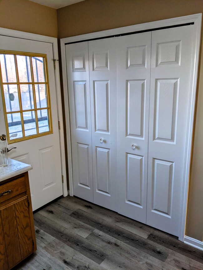 Building Photo - 5618 Bruns Dr