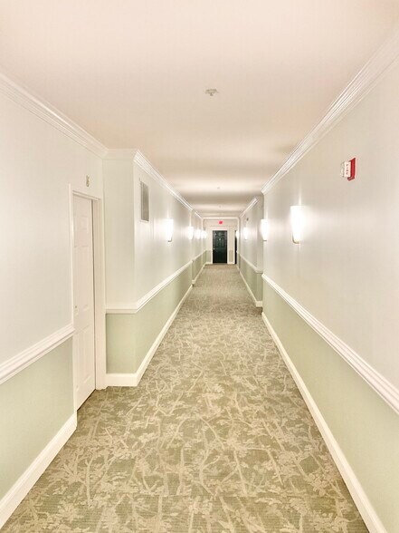 Building Photo - 7000 Falls Reach Dr
