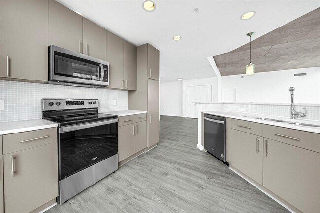 Building Photo - 5925 Almeda Rd