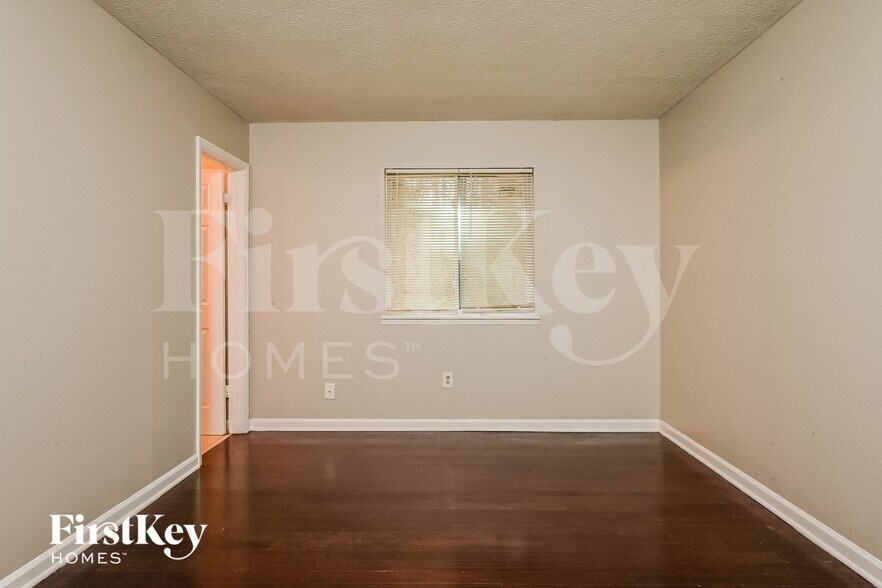 Building Photo - 2211 Cherokee Valley Cir