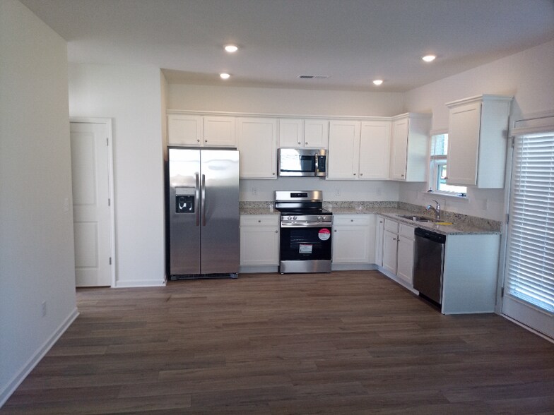 Building Photo - 145 Red Maple Wy