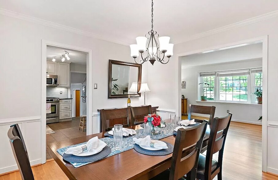 Dining room - 10210 Epsilon Rd