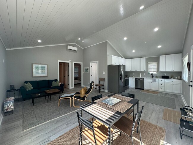Building Photo - 115 Long Pond Loop