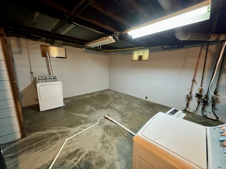 Building Photo - 1415 Vinton St