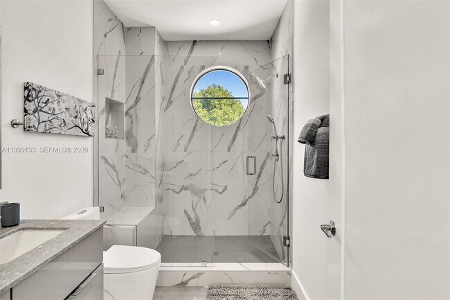 Building Photo - 2100 Miami Rd