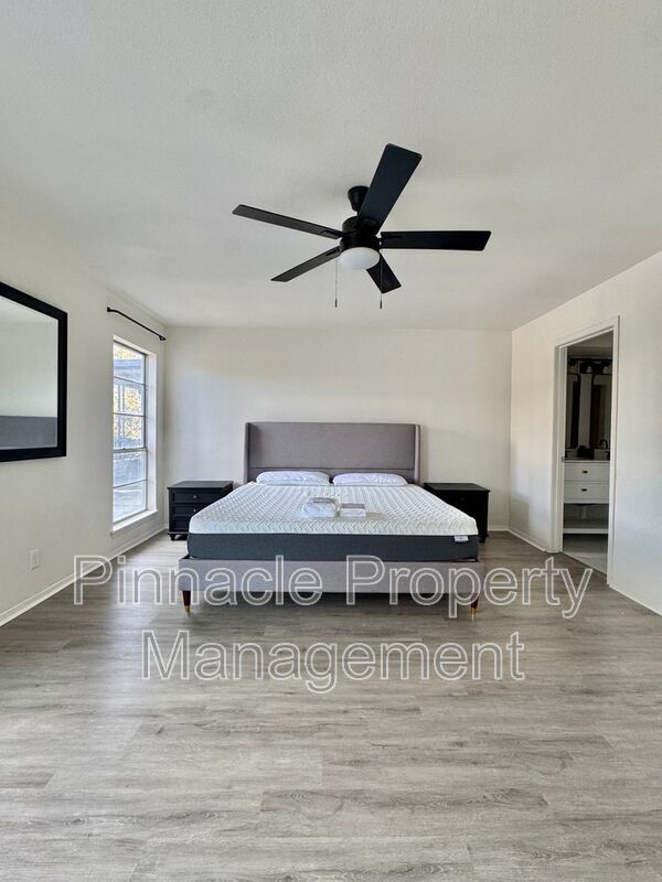 Building Photo - 2408 Lindenwood Dr