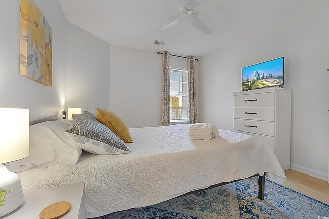 Building Photo - 1204 River Oaks Dr