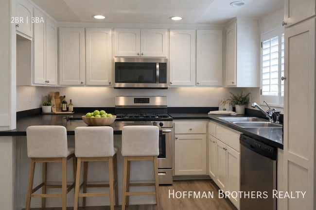 Building Photo - 22321 Victory Blvd