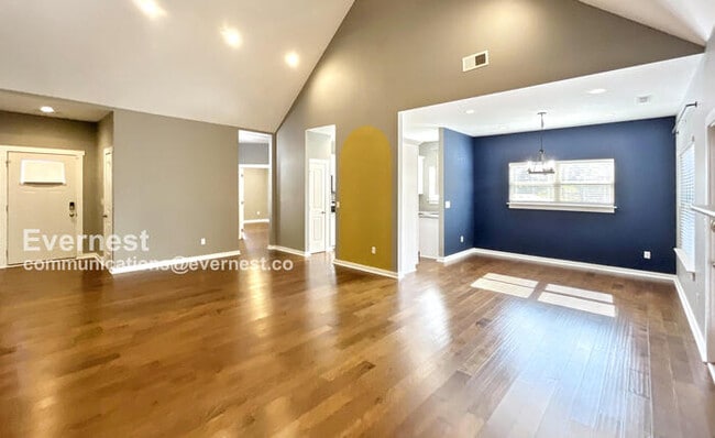 Building Photo - 4010 Rogers Rd