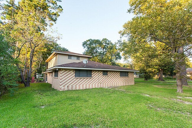Building Photo - 6407 Nuben St