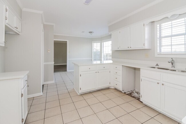 Building Photo - 7172 Market Square Dr