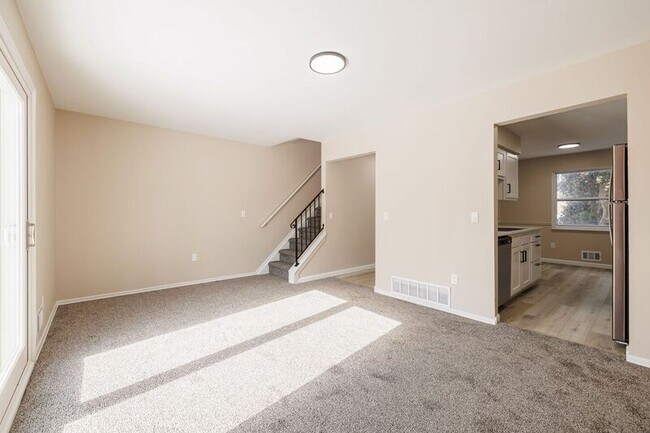 Building Photo - 14 Elm St