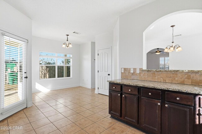 Building Photo - 323 Madison Circle